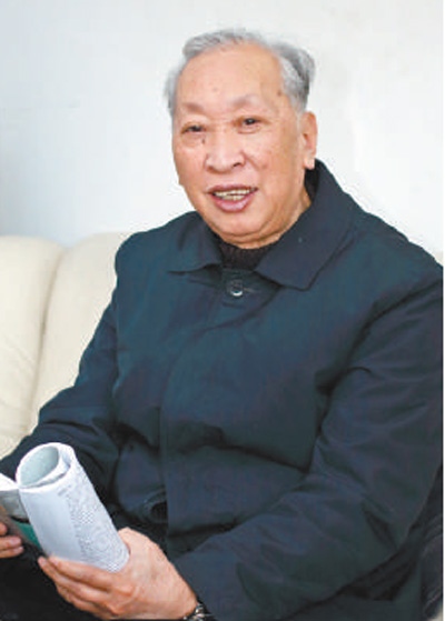 伍炳彩孜孜以求为中医